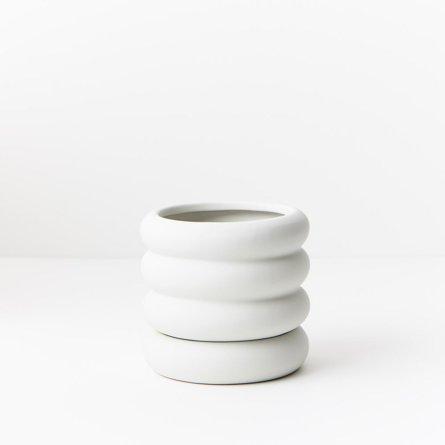 Danica Pot with saucer | White